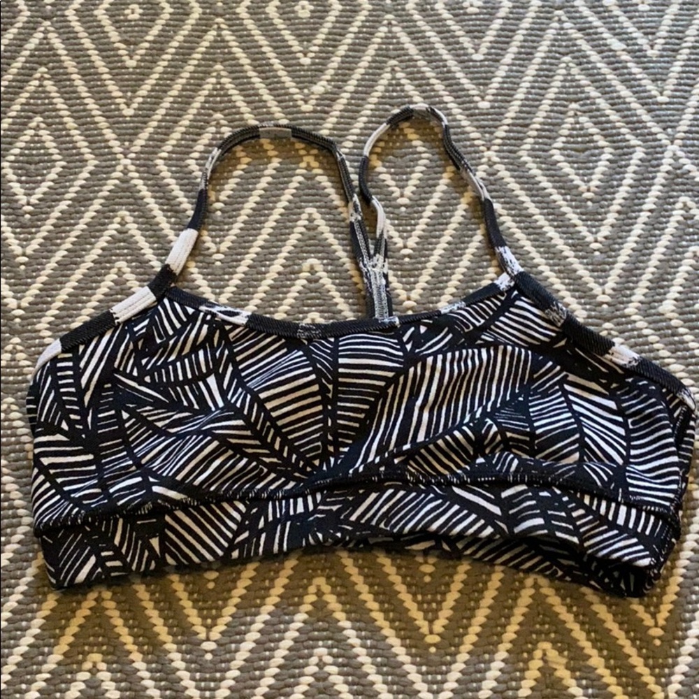 Lululemon Y Flow Sports Bra Size 8
